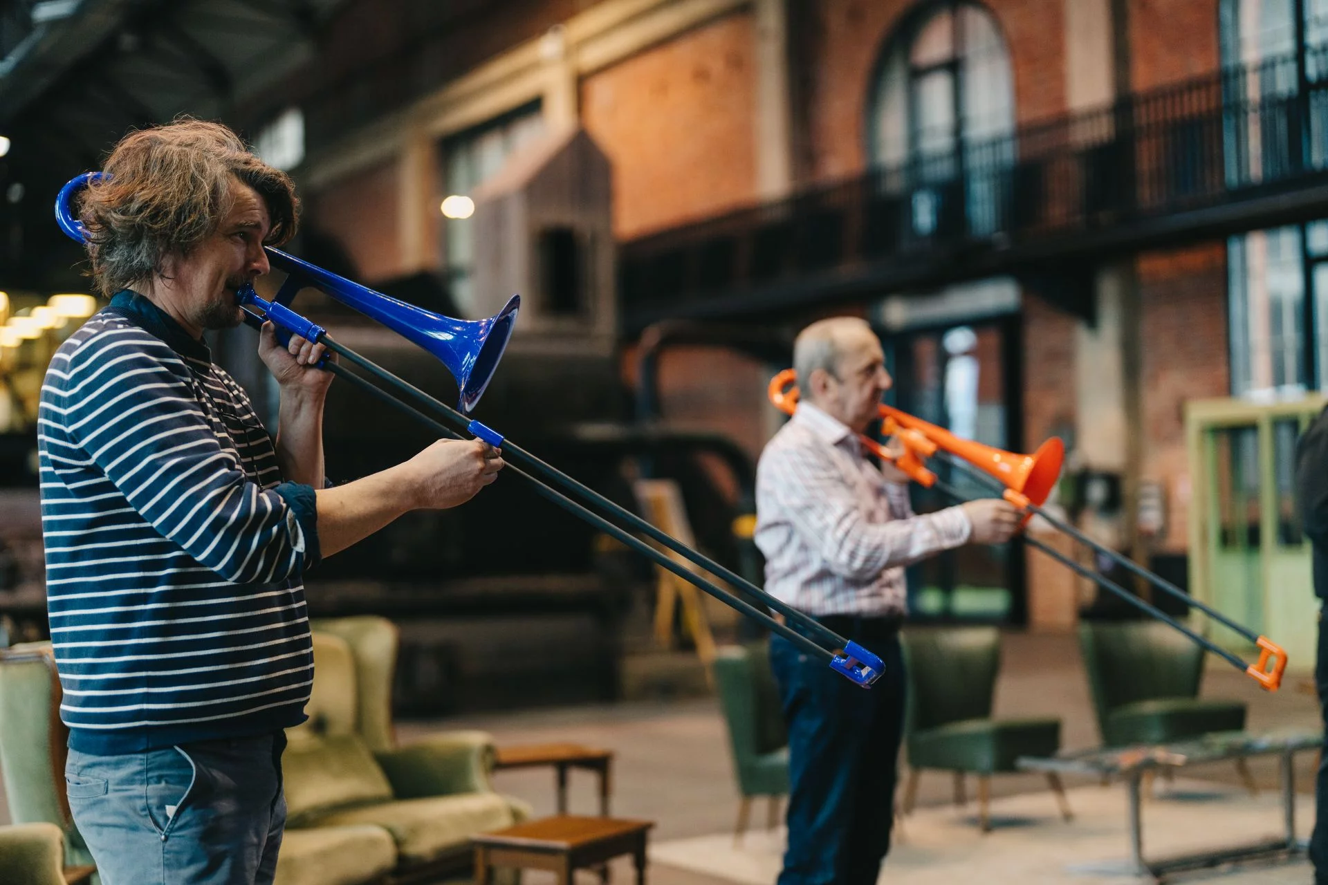 De Muzieksommelier Oud En Jong Speelt Samen Trombone Workshop