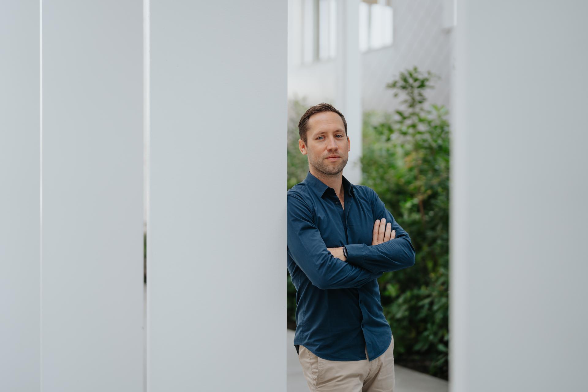 Portret van Pieter, trombonist en dirigent bij De Muzieksommelier
